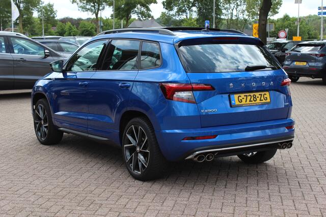 Skoda Karoq 2.0 TSI 4x4 Sportline Business / NL Auto! / Trekhaak / Panoramadak / Camera / CarPlay / Keyless / 19'' / DAB / Cruise Control