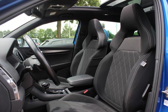 Skoda Karoq 2.0 TSI 4x4 Sportline Business / NL Auto! / Trekhaak / Panoramadak / Camera / CarPlay / Keyless / 19'' / DAB / Cruise Control