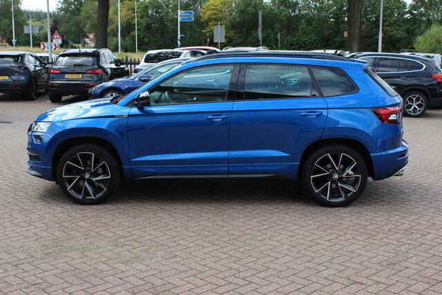 Skoda Karoq 2.0 TSI 4x4 Sportline Business / NL Auto! / Trekhaak / Panoramadak / Camera / CarPlay / Keyless / 19'' / DAB / Cruise Control