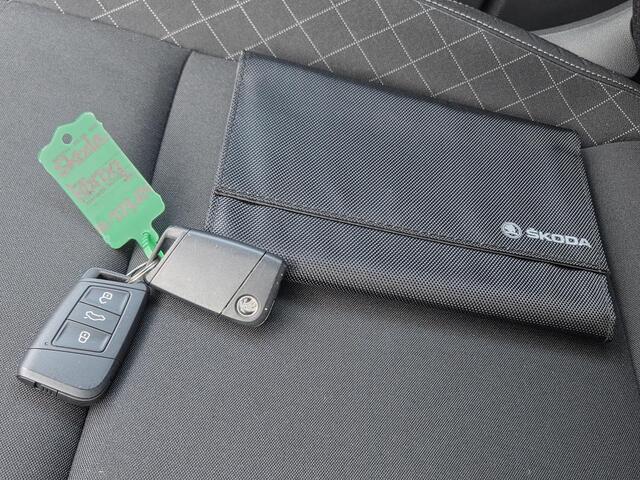 Skoda Karoq 1.5 TSI ACT Business Edition / Wegklapbare Trekhaak / Dealer Onderhouden / Carplay / Android Auto / Sensoren Achter / Cruise Control /
