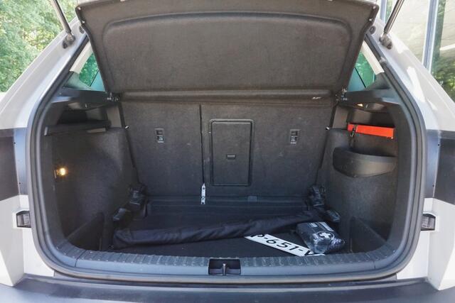 Skoda Karoq 1.5 TSI ACT Style Business Trehkaak/App-connect/Navi!