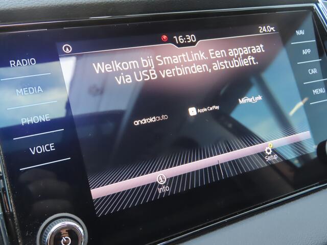 Skoda Karoq 1.0 TSI | Pano dak | Trekhaak wegklapbaar | Stoel + stuurwielverwarming |