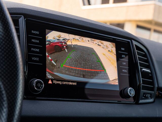 Skoda Karoq 1.5 TSI ACT Sportline Business ORG NL 19 INCH CAMERA CANTON AUDIO STOELVERW SPORTSTOELEN