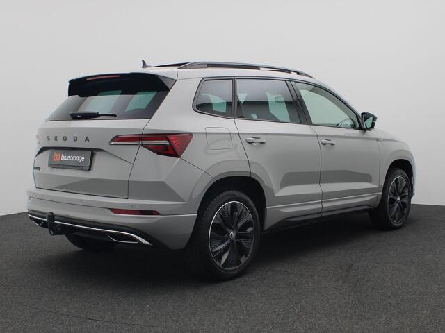 Skoda Karoq 1.5 TSI ACT Sportline Business 150PK DSG Panoramadak, Trekhaak, Achteruitrijcamera, Winterpakket Plus, Keyless, Virtual Pedal, 18'' Lichtmetaal
