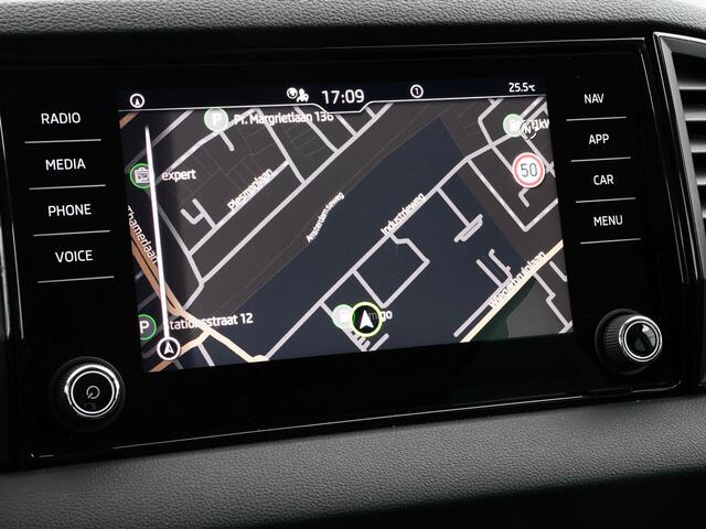 Skoda Karoq 1.5 TSI ACT 150pk DSG Business Edition · Camera · Inklap. Trekhaak · Keyless · Stuur- & Stoelverwarming · Apple/Android Car Play · ACC · Garantie t/m 02-07-2028 of 100.000km