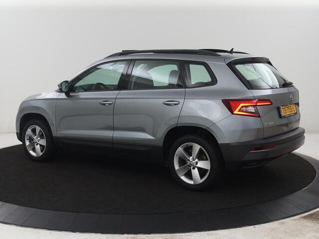 Skoda Karoq 1.5 TSI ACT Ambition Business | Panoramadak | Park assist | Climate control | Carplay | DAB | 17'' | Cruise control | Navigatie |
