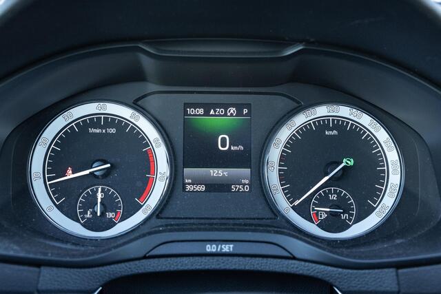 Skoda Karoq 1.5 TSI DSG Style Business | Trekhaak | Panoramadak | Achteruitrijcamera | Parkeersensoren | Keyless Entry | Elektrische Achterklep | Canton Audio | LED Koplampen | Stoelverwarming | Navigatie | Apple Carplay | Android Auto
