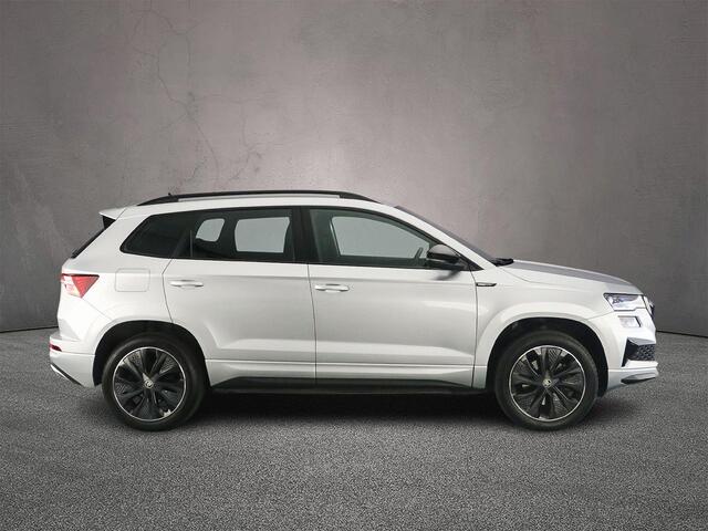 Skoda Karoq 1.5 TSI ACT Sportline Business 150pk DSG Automaat, Trekhaak, Adaptive cruise control, Achteruitrijcamera, Elektrische achterklep, Matrix LED koplampen, Navigatie, App-connect, Parkeersensoren