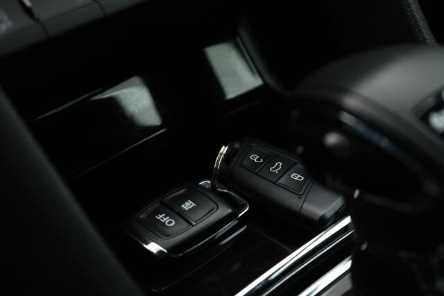 Skoda Karoq 1.5 TSI ACT Sportline | Leder | Elek. Trekhaak | Standkachel | 19'' | Camera | 4x Stoel- Stuurverw. | Apple CarPlay | Digi. Cockpit