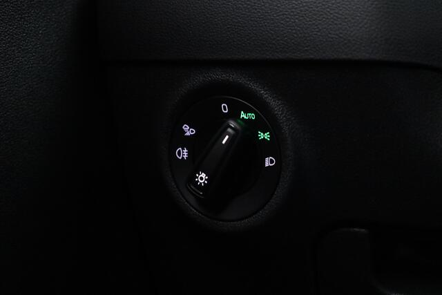 Skoda Karoq 1.5 TSI ACT Sportline | Leder | Elek. Trekhaak | Standkachel | 19'' | Camera | 4x Stoel- Stuurverw. | Apple CarPlay | Digi. Cockpit