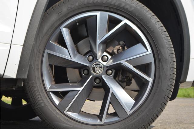 Skoda Kodiaq 1.5 TSI Sportline Business Trekhaak wegklapbaar | Virtual cockpit | Carplay | a.Camera | Sportstoelen | LED koplampen | Getint glas | Zwarte details