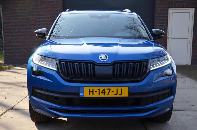 Skoda Kodiaq 1.5 TSI Sportline Business 7 Persoons Navi/Led/Ecc/Pdc/Achteruitrij-camera/Stoelverwarming/Panoramadak/Half-Leer/Privacy-Glass/Cruise control adaptief/Elektrisch verstelb. bestuurdersstoel met geheugen/Trekhaak-Wegklapbaar/Canton