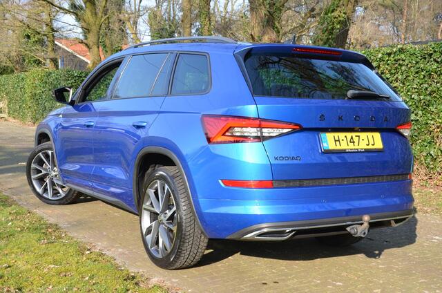 Skoda Kodiaq 1.5 TSI Sportline Business 7 Persoons Navi/Led/Ecc/Pdc/Achteruitrij-camera/Stoelverwarming/Panoramadak/Half-Leer/Privacy-Glass/Cruise control adaptief/Elektrisch verstelb. bestuurdersstoel met geheugen/Trekhaak-Wegklapbaar/Canton