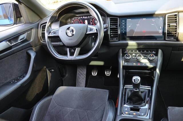 Skoda Kodiaq 1.5 TSI Sportline Business 7 Persoons Navi/Led/Ecc/Pdc/Achteruitrij-camera/Stoelverwarming/Panoramadak/Half-Leer/Privacy-Glass/Cruise control adaptief/Elektrisch verstelb. bestuurdersstoel met geheugen/Trekhaak-Wegklapbaar/Canton