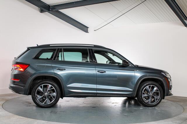 Skoda Kodiaq 1.5 TSI, Sportline, 7-Persoons, Trekhaak, Navigatie, Apple CarPlay/Android Auto, Achteruitrijcamera, Climate Control, Automaat, Sportstoelen, Memory,