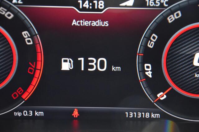 Skoda Kodiaq 1.5 TSI Sportline Business 7 Persoons Navi/Led/Ecc/Pdc/Achteruitrij-camera/Stoelverwarming/Panoramadak/Half-Leer/Privacy-Glass/Cruise control adaptief/Elektrisch verstelb. bestuurdersstoel met geheugen/Trekhaak-Wegklapbaar/Canton