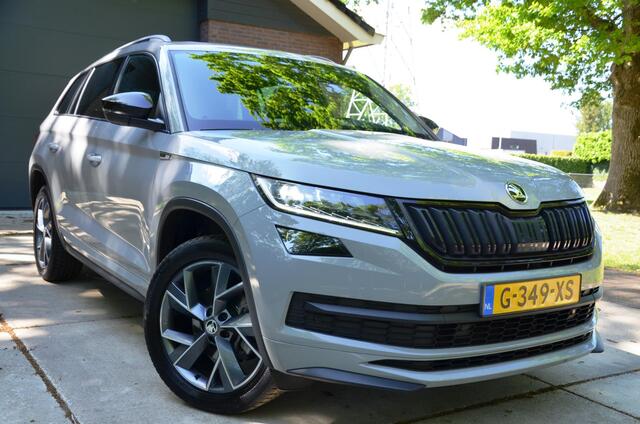 Skoda Kodiaq 1.5 TSI Sportline Business 7 Persoons Navi/Led/Ecc/Pdc/Achteruitrij-camera/Stoelverwarming/Panoramadak/Half-Leer/Privacy-Glass/Cruise control adaptief/Elektrisch verstelb. bestuurdersstoel met geheugen/Trekhaak-Wegklapbaar/Canton