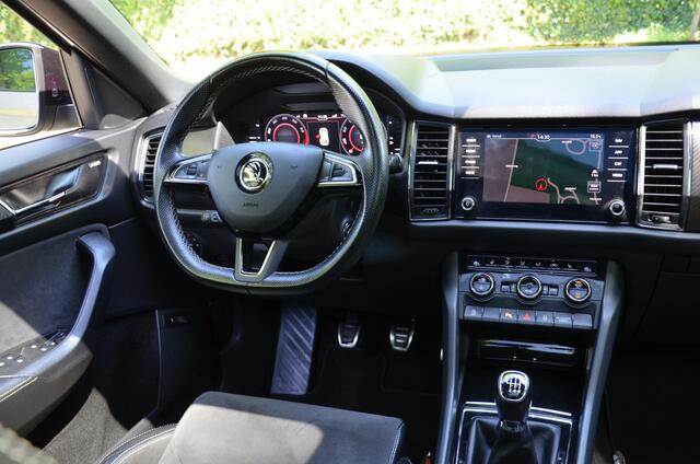 Skoda Kodiaq 1.5 TSI Sportline Business 7 Persoons Navi/Led/Ecc/Pdc/Achteruitrij-camera/Stoelverwarming/Panoramadak/Half-Leer/Privacy-Glass/Cruise control adaptief/Elektrisch verstelb. bestuurdersstoel met geheugen/Trekhaak-Wegklapbaar/Canton