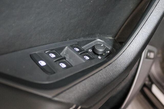 Skoda Kodiaq 1.5 TSI Style, Business, 7-Persoons, Trekhaak, Panoramadak, Navigatie, Apple CarPlay/Android Auto, Schuif/Kanteldak, Achteruitrijcamera, Climate Control, Bluetooth, Stoelverwarming, Stuurverwarming