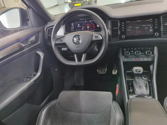 Skoda Kodiaq 1.5 TSI Sportline Business / AUTOMAAT/ TREKHAAK/ CAMERA/ PARK. SENSOREN/ MEMORY SEATS/ LED/ VIRTUAL COCKPIT/ ELEK. ACHTERKLEP/ 19" LMV