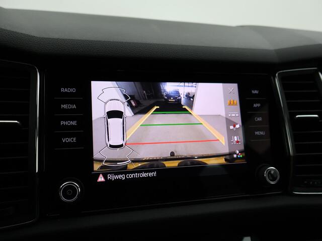 Skoda Kodiaq 1.5 TSI 7-PERSOONS STEEL GREY + TREKHAAK | PANORAMA | ADAPTIVE CRUISE | STUUR/STOELVERWARMING