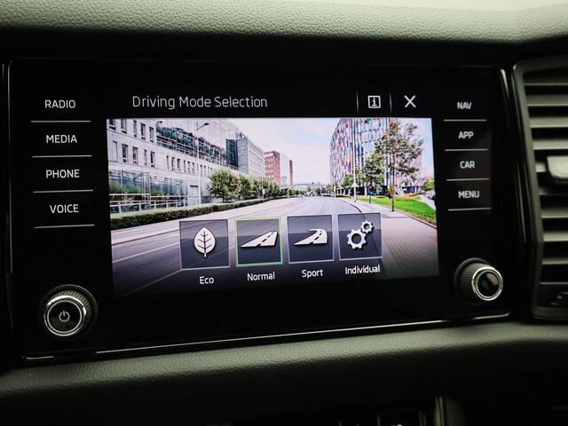 Skoda Kodiaq 1.5TSI 150PK Sportline Business DSG automaat | Leder/Alcantara | Achteruitrijcamera | Stoelverwarming |