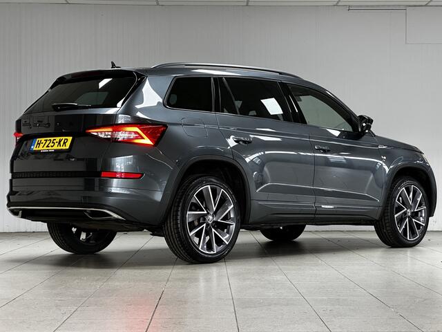 Skoda Kodiaq 1.5 TSI Sportline Business/ Automaat!/ 20'' LMV/ Zwarte-Hemel/ Virtual Cockpit/ Camera/ Keyless-GO/ LED Koplampen/ Lane-Assist./ Half Leder - Alcantara/ Apple + Android/ DAB+/ Stoelverw./ Elek. Stoel(en) + Memory.