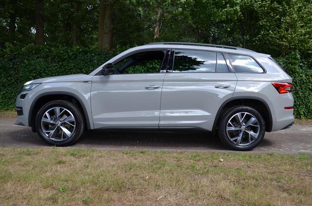 Skoda Kodiaq 1.5 TSI Sportline Business Navi/Led/Ecc/Pdc/Achteruitrij-camera/Stoelverwarming/Half-Leer/Privacy-Glass/Cruise control adaptief/Elektrisch verstelb. bestuurdersstoel met geheugen/Virtual Cockpit