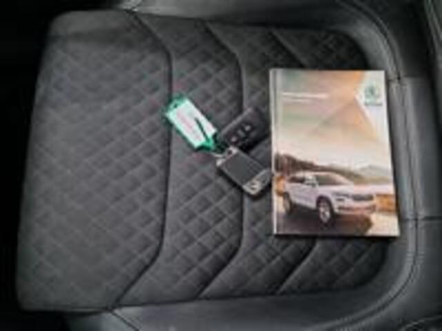 Skoda Kodiaq 1.5 TSI Business Edition, 7-Persoons, Trekhaak draaibaar, Virtual Cockpit,