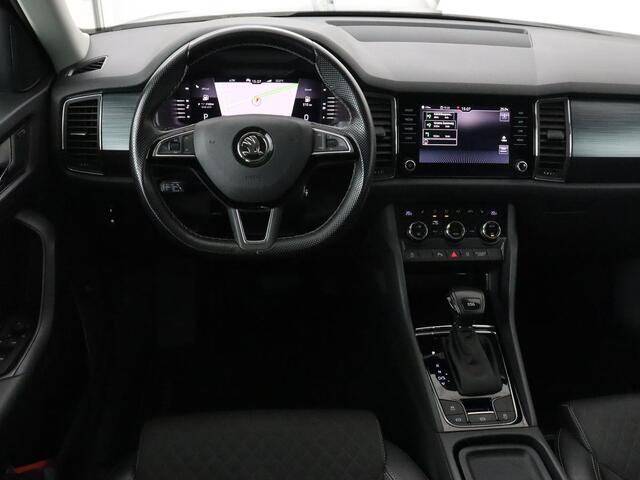 Skoda Kodiaq 1.5 TSI Business Edition | Panoramadak | Stoelverwarming | Adaptive cruise | Trekhaak | Virtual Cockpit | Canton Sound | Keyless | Camera | Navigatie | Carplay | 19'' lichtmetalen velgen