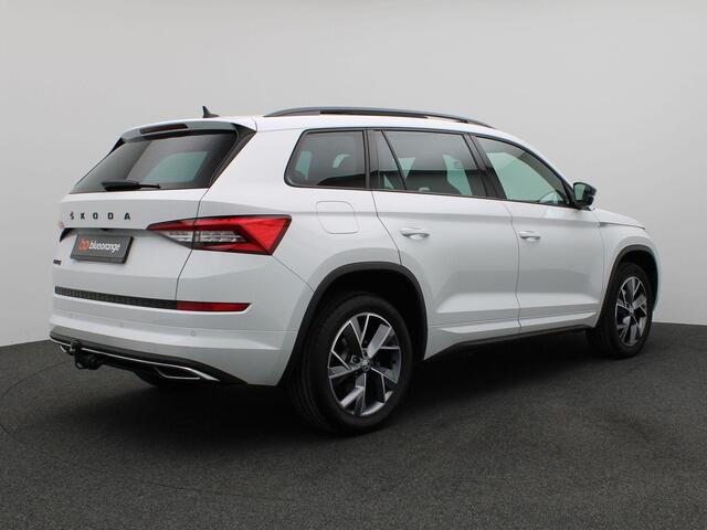 Skoda Kodiaq 1.5 TSI Sportline Business 7p. 150PK DSG Pano-Schuifdak, Adaptieve Cruise Controle, Navi, Keyless, Side Assist, Virtual Pedal, Memorystoel, Stoelverwarming, Trekhaak, 18" LM Velgen
