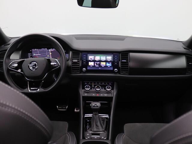 Skoda Kodiaq 1.5 TSI Sportline Business 7p. 150PK DSG Pano-Schuifdak, Adaptieve Cruise Controle, Navi, Keyless, Side Assist, Virtual Pedal, Memorystoel, Stoelverwarming, Trekhaak, 18" LM Velgen