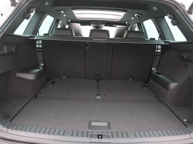 Skoda Kodiaq 1.5 TSI Sportline Business 7p. 150PK DSG Pano-Schuifdak, Adaptieve Cruise Controle, Navi, Keyless, Side Assist, Virtual Pedal, Memorystoel, Stoelverwarming, Trekhaak, 18" LM Velgen