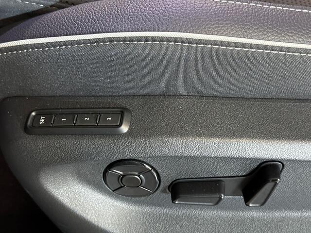 Skoda Kodiaq 1.5 TSI PHEV Sportline Business Trekhaak wegklaar / 20" lichtmetalen velgen / Top Area View met 360 graden camera / Verwarmbare voorruit