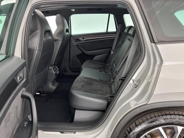 Skoda Kodiaq 1.5 TSI Sportline Business Aut. *PANO | LEATHER-ALCANTARA | FULL-LED | MEMORY-PACK | CANTON-SOUND | CAMERA | KEYLESS | DIGI-COCKPIT | SPORTSEATS | DAB+ | AMBIENT-LIGHT | CARBON | TOWBAR | 20''ALU*
