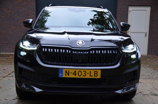 Skoda Kodiaq 1.5 TSI Sportline Business 7 Persoons. Navi/Led/Ecc/Pdc/Achteruitrij-camera/Stuur&Stoelverwarming/Half-Leer/Panoramadak/Privacy-Glass/Cruise control adaptief/Elektrisch verstelbare stoelen/Wegklapbare Trekhaak