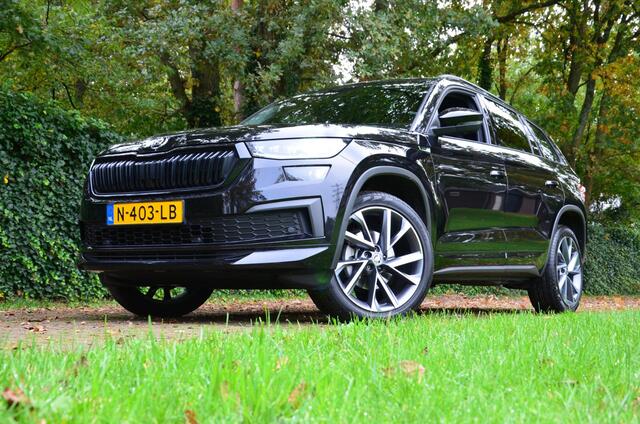 Skoda Kodiaq 1.5 TSI Sportline Business 7 Persoons. Navi/Led/Ecc/Pdc/Achteruitrij-camera/Stuur&Stoelverwarming/Half-Leer/Panoramadak/Privacy-Glass/Cruise control adaptief/Elektrisch verstelbare stoelen/Wegklapbare Trekhaak