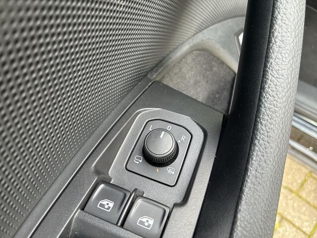 Skoda Kodiaq 1.5 TSI 150pk DSG MHEV Business Edition 7p. · Camera · Inklap. Trekhaak · Elek. Bestuurdersstoel + Geheugen · Side Assist · Stoelverwarming · ACC · Garantie t/m 03-06-2029 of 100.000km