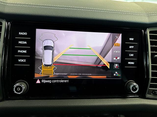 Skoda Kodiaq 1.5 TSI Sportline Business Panoramisch glazenschuif-/kanteldak / Trekhaak wegklapbaar / Elektrisch te openen en sluiten achterklep