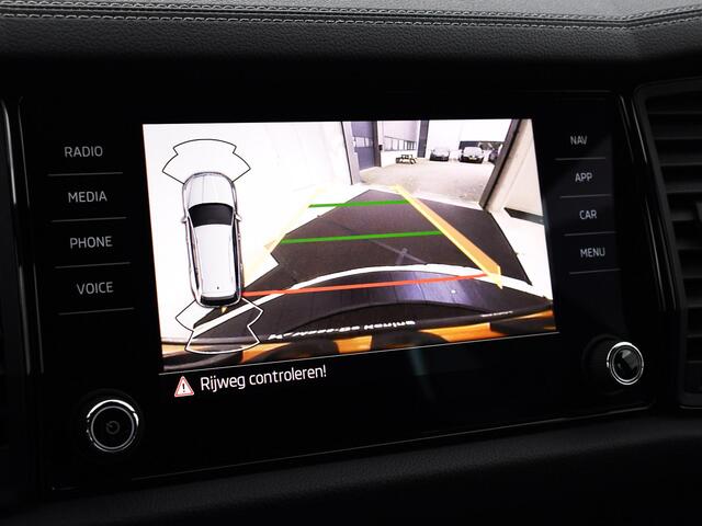 Skoda Kodiaq 1.5 TSI 150pk DSG Sportline Business 7p. · Camera · Elek. Trekhaak · Apple/Android Car Play · Elek. bestuurdersstoel · Elek. Achterklep · Keyless · 19'' Inch · Garantie t/m 04-06-2027 of 100.000km