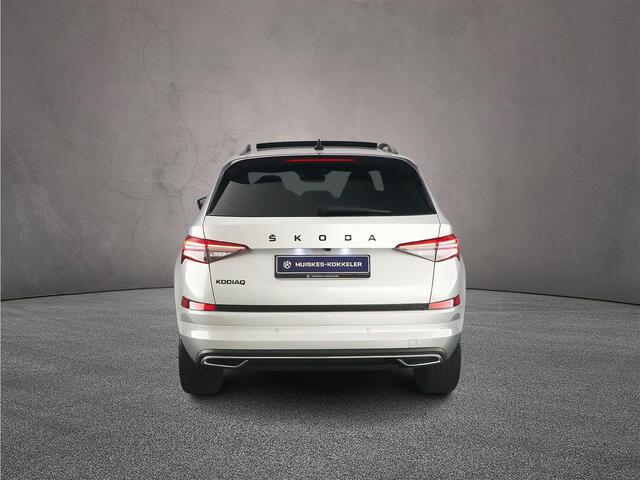 Skoda Kodiaq Sportline Business 7p. 1.5 TSI 150pk DSG Automaat Trekhaak, 3e zitrij, Navigatie, Panoramadak, Adaptive cruise control, Achteruitrijcamera, LED matrix koplampen