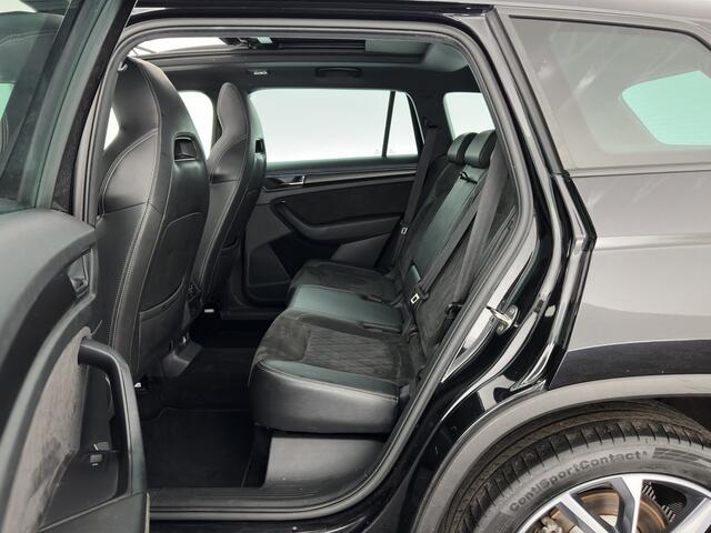 Skoda Kodiaq 1.5 TSI Sportline Business (INCL. BTW) AUT. *LEATHER-MICROFIBRE | FULL-LED | ADAPTIVE-CRUISE | DIGI-COCKPIT | NAVI-FULLMAP | CAMERA | DAB | AMBIENT-LIGHT | KEYLESS | CARPLAY | TOWBAR | 20'' ALU*