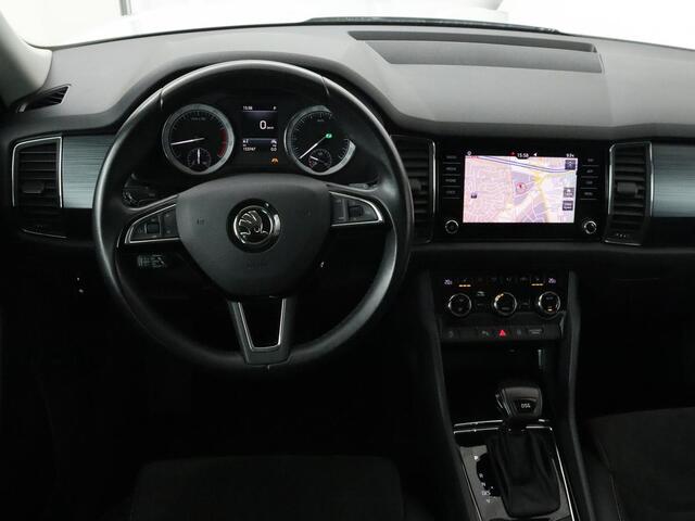 Skoda Kodiaq 1.5 TSI Limited Business Edition 7-persoons | Panoramadak | Adaptive cruise | Trekhaak | Stoelverwarming | Leder/Alcantara | Canton Sound | Keyless | Camera | Carplay | 19'' | Navigatie