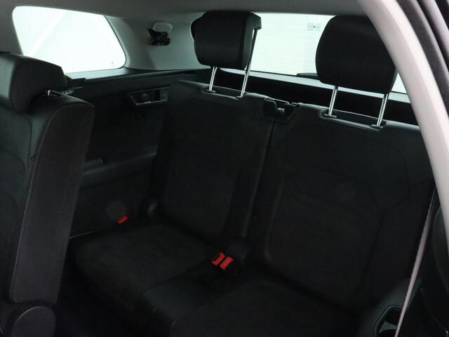 Skoda Kodiaq 1.5 TSI Business Edition 7-persoons | Leder/Alcantara | Trekhaak | Stoelverwarming | Camera | Carplay | DAB | Full LED | Navigatie