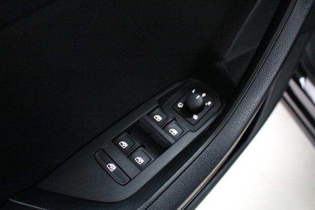 Skoda Kodiaq 1.5 TSI Business Edition DSG 7-Persoons Navigatie | Parkeercamera | 18" Velgen | Trekhaak