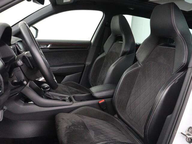 Skoda Kodiaq 1.5 TSI Sportline 7 Persoons | Panoramadak | Stoelverwarming | Trekhaak | Adaptive cruise | Carplay | Memory | 20 inch | Virtual Cockpit | Alcantara | Keyless | Navigatie