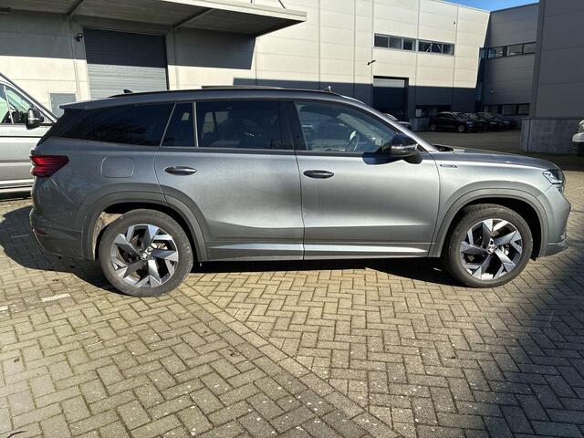 Skoda Kodiaq 1.5 TSI PHEV 204pk Sportline Business · Panoramadak · Camera · Trekhaak · Matrix LED · Canton Audio · Side Assist · Elek. Voorstoelen + Geheugen · Garantie t/m 14-05-2029 of 100.000km