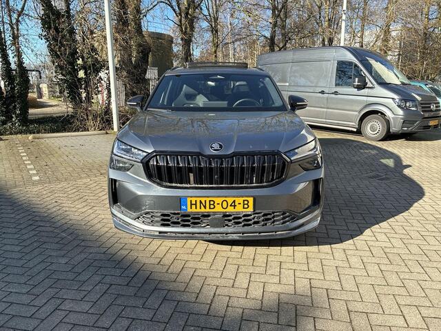 Skoda Kodiaq 1.5 TSI PHEV 204pk Sportline Business · Panoramadak · Camera · Trekhaak · Matrix LED · Canton Audio · Side Assist · Elek. Voorstoelen + Geheugen · Garantie t/m 14-05-2029 of 100.000km