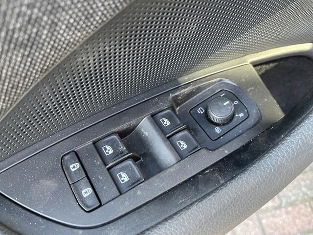 Skoda Kodiaq 1.5 TSI PHEV Selection / AUTOMAAT/ GARANTIE TM 11-2027/ CAMERA/ PARK. SENSOREN/ MEMORY SEATS/ DODE HOEK/ SMARTLINK/ STOEL-STUURVERWARM./ LED/ ELEK. ACHTERKLEP/ KEYLESS/ ADAPT. CRUISE/ NAVI/ CLIMA/ DAB