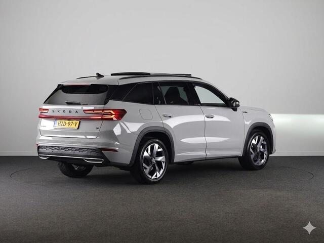 Skoda Kodiaq 1.5 TSI PHEV Sportline Business 204 pk Automaat (DSG) | Verlengde garantie | Navigatie | Panoramadak | Trekhaak (wegklapbaar) | Parkeersensoren | Achteruitrijcamera | Stoelverwarming v/a |